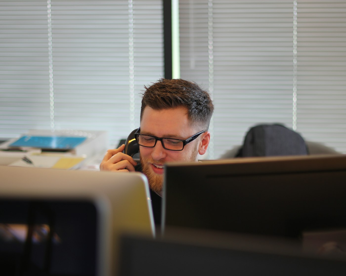 Small business owner set up with an AI phone answering service