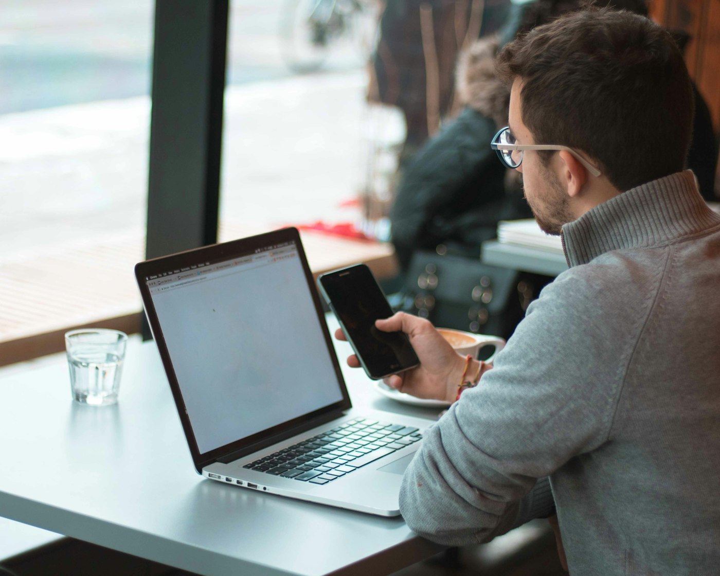 Small business owner comparing the best small business answering service options