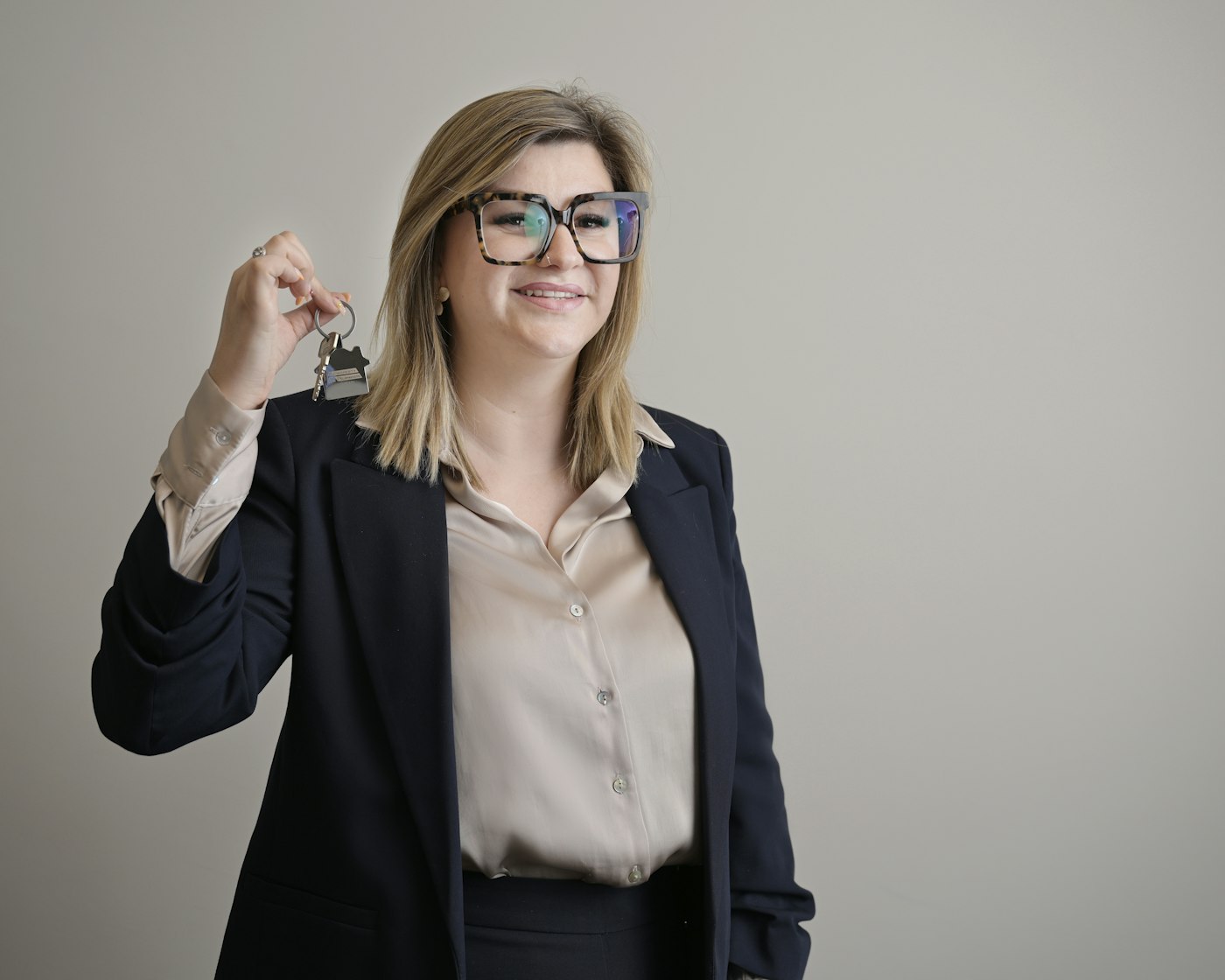 Real estate agent who just decided to hire a real estate virtual assistant for faster lead texting