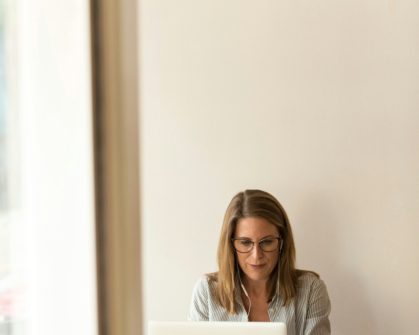 Small business owner relying on small business virtual assistant services to answer customer messages