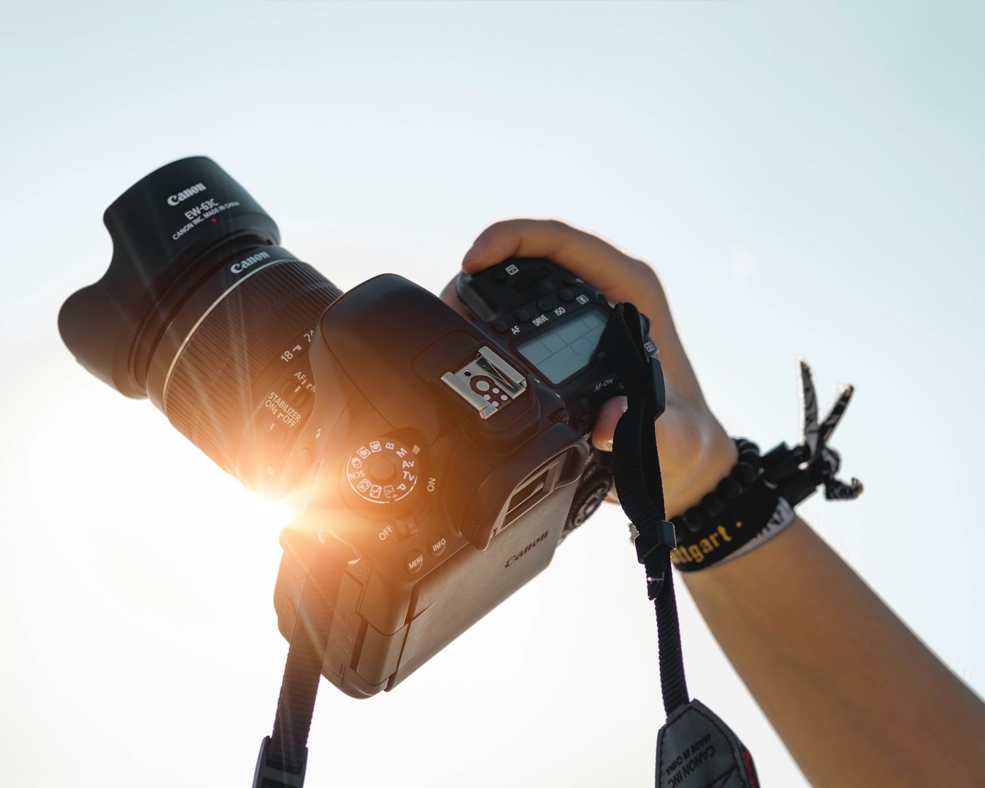 Photographer who uses a virtual assistant for photographers to answer Instagram inquiries