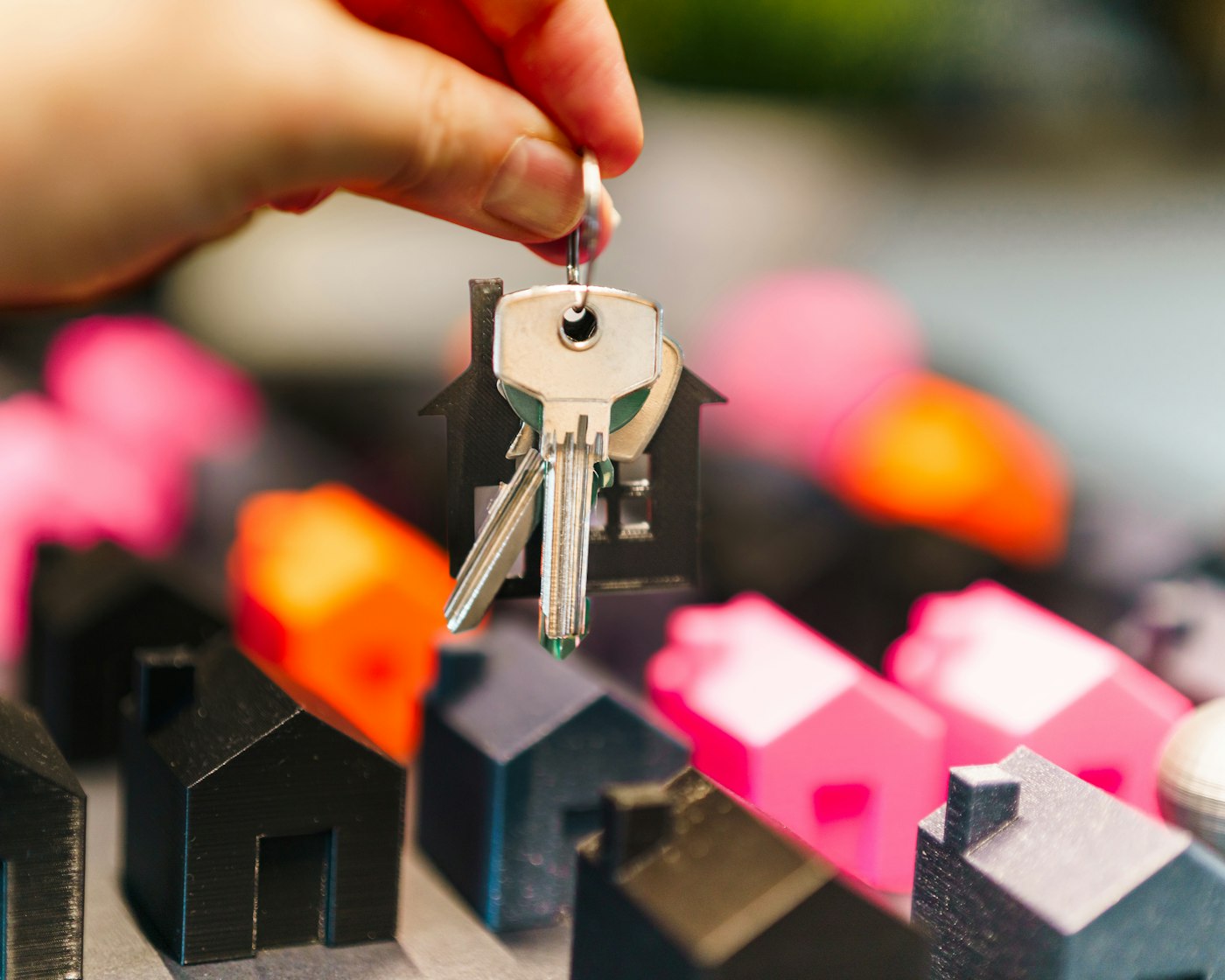Real estate wholesaler who replies faster to seller texts with a virtual assistant for wholesaling real estate