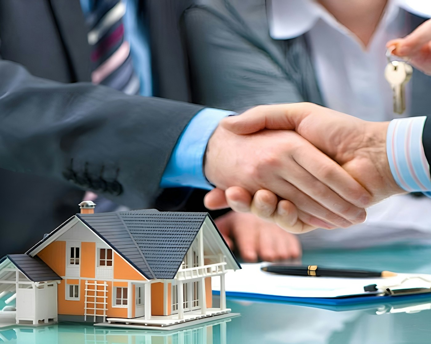 Realtor closing a deal after offering virtual assistant services for realtors kept the lead engaged